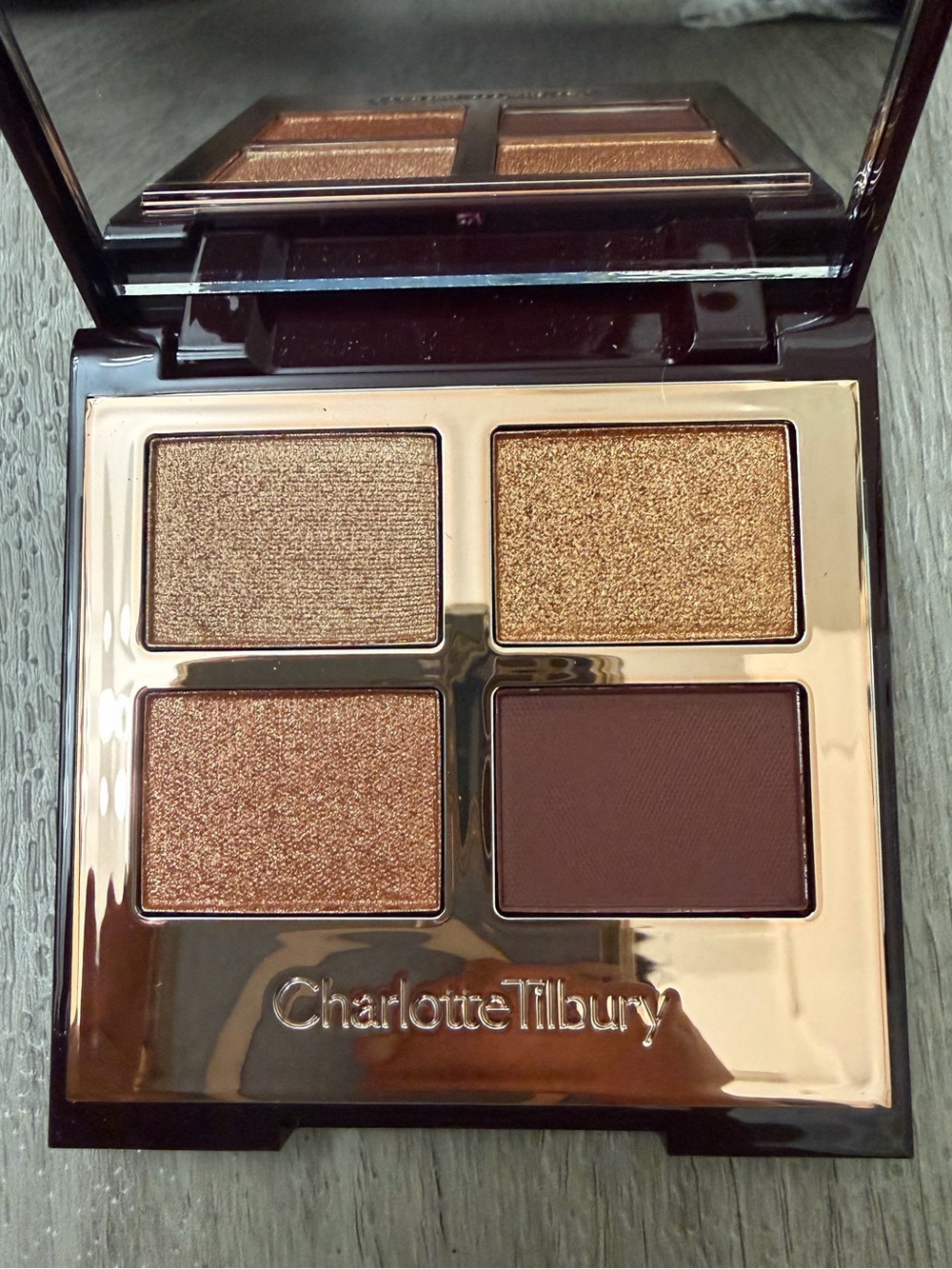 Brand New Charlotte Tilbury The Queen Of Glow Eyeshadow Quad